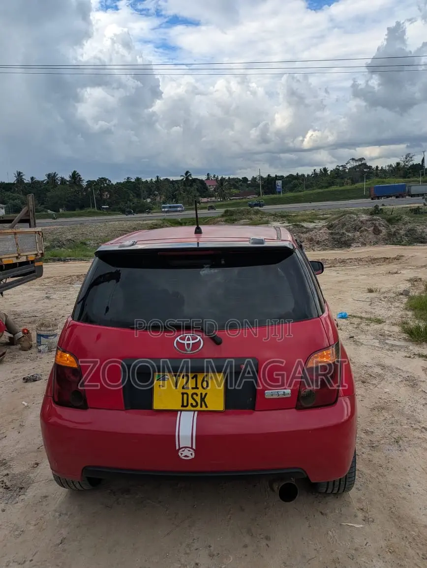 Toyota IST 2003 Red