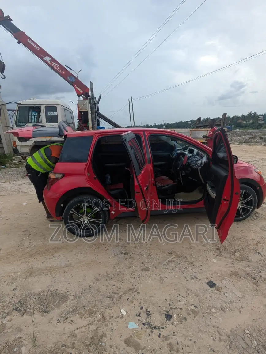 Toyota IST 2003 Red