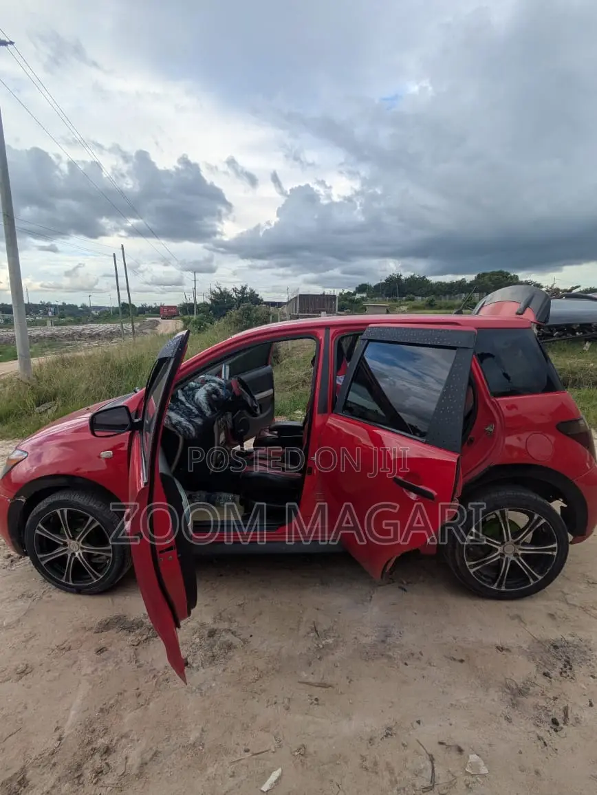 Toyota IST 2003 Red