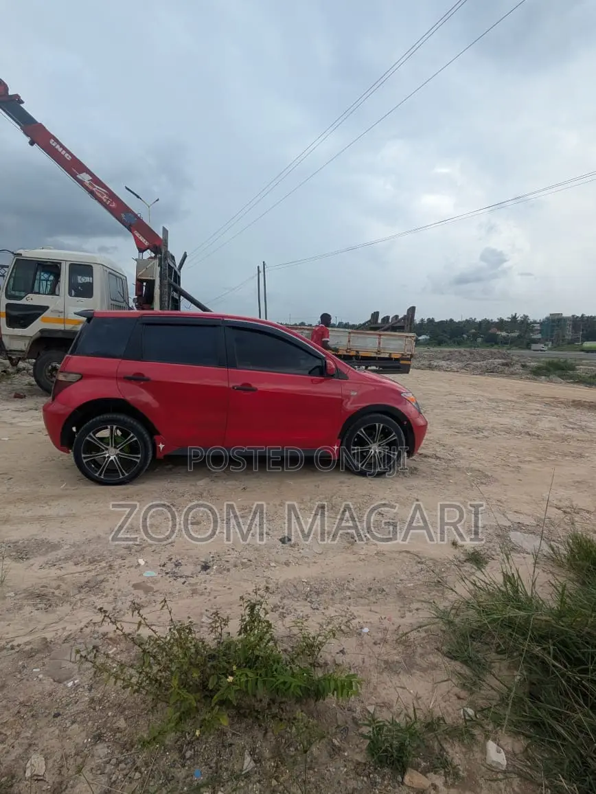 Toyota IST 2003 Red