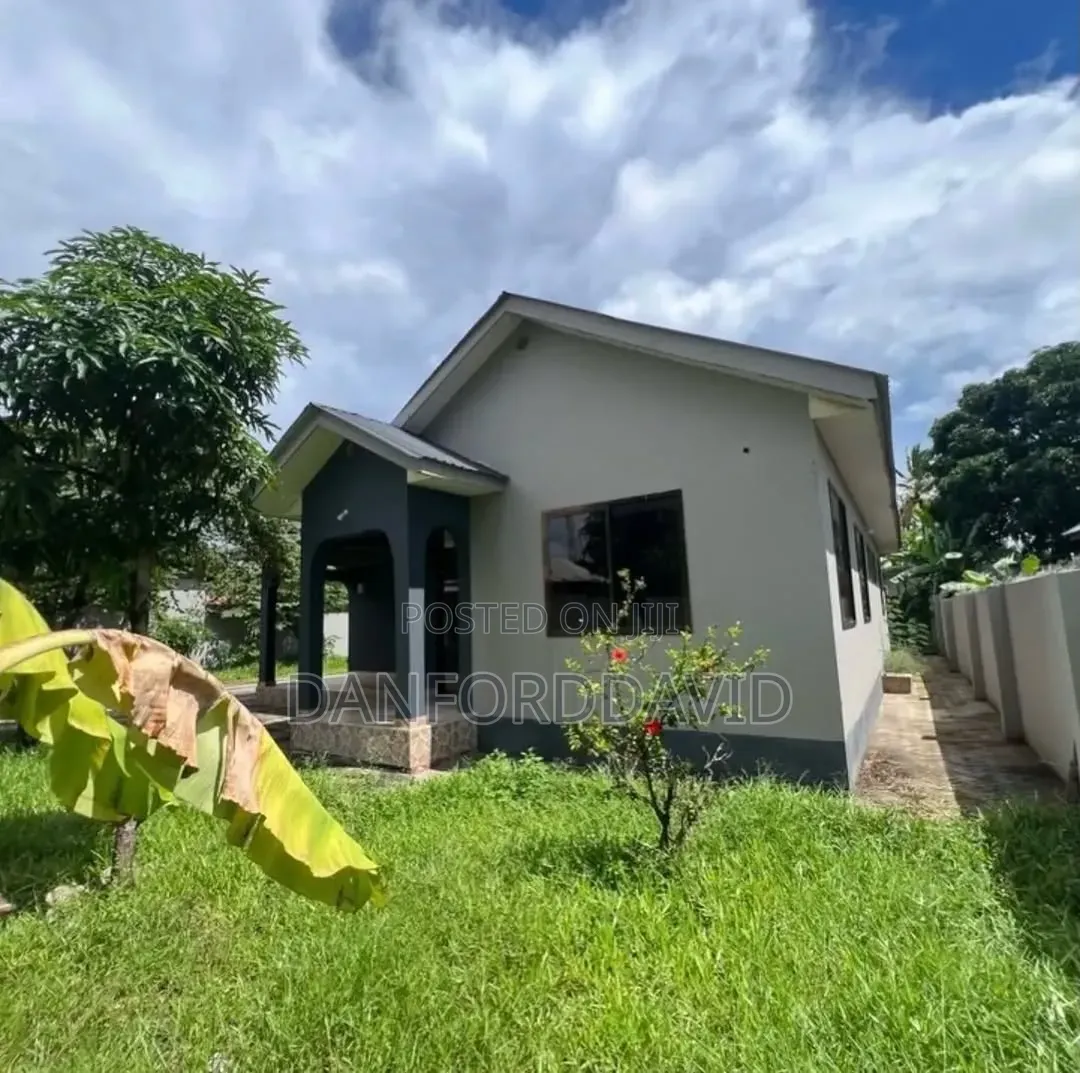 3bdrm House in Kahwa Real Estate, Bunju for sale