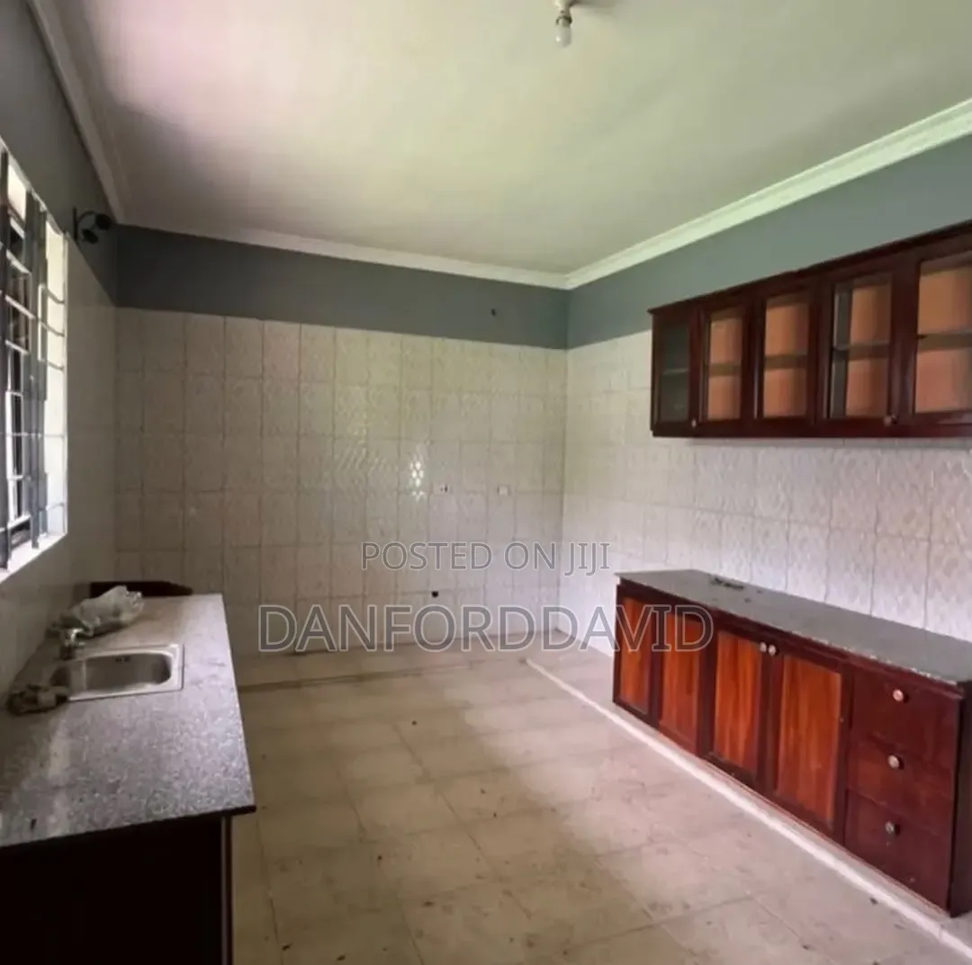 3bdrm House in Kahwa Real Estate, Bunju for sale