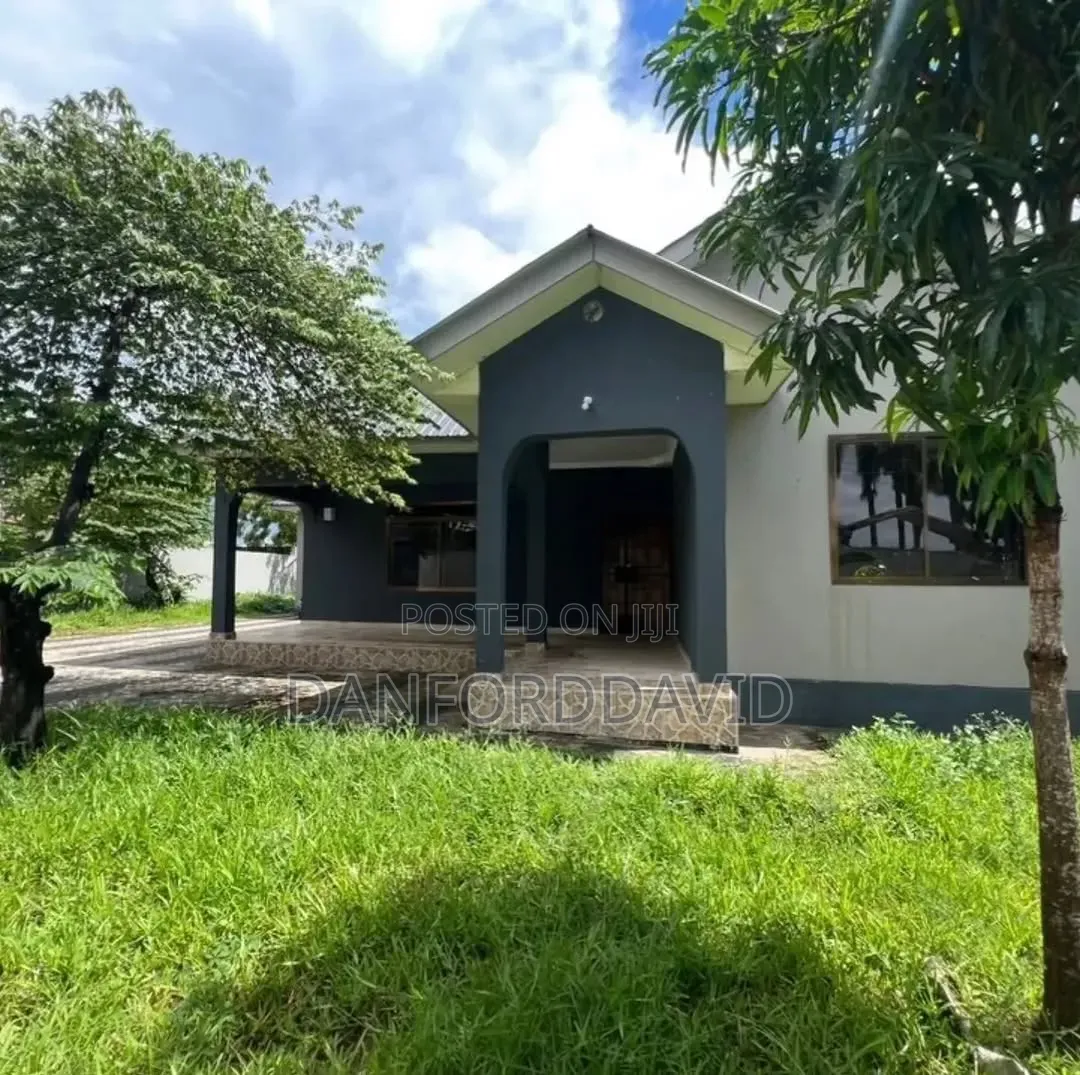 3bdrm House in Kahwa Real Estate, Bunju for sale