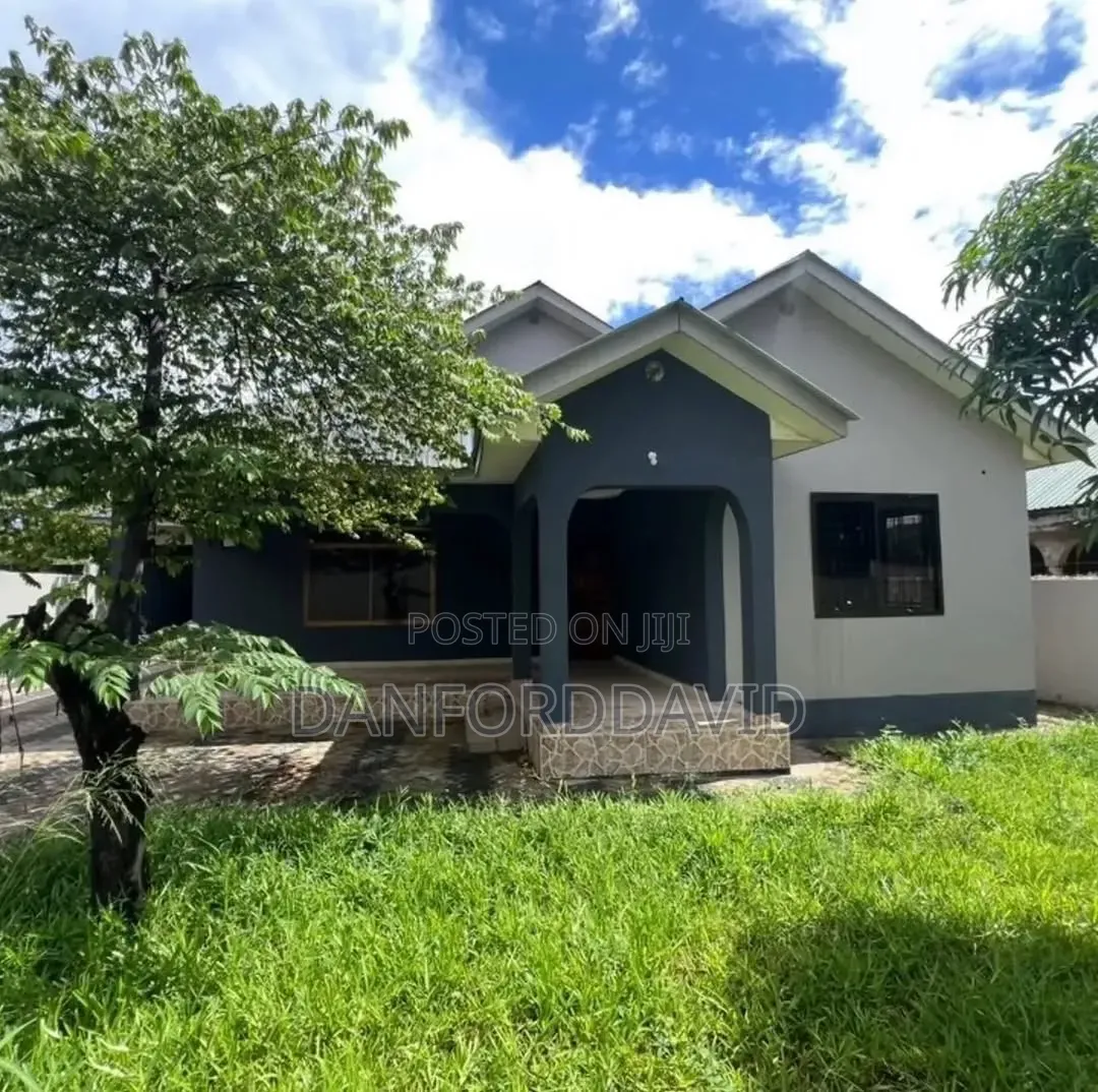 3bdrm House in Kahwa Real Estate, Bunju for sale