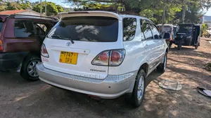 Toyota Harrier 2004 White