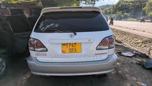 Toyota Harrier 2004 White