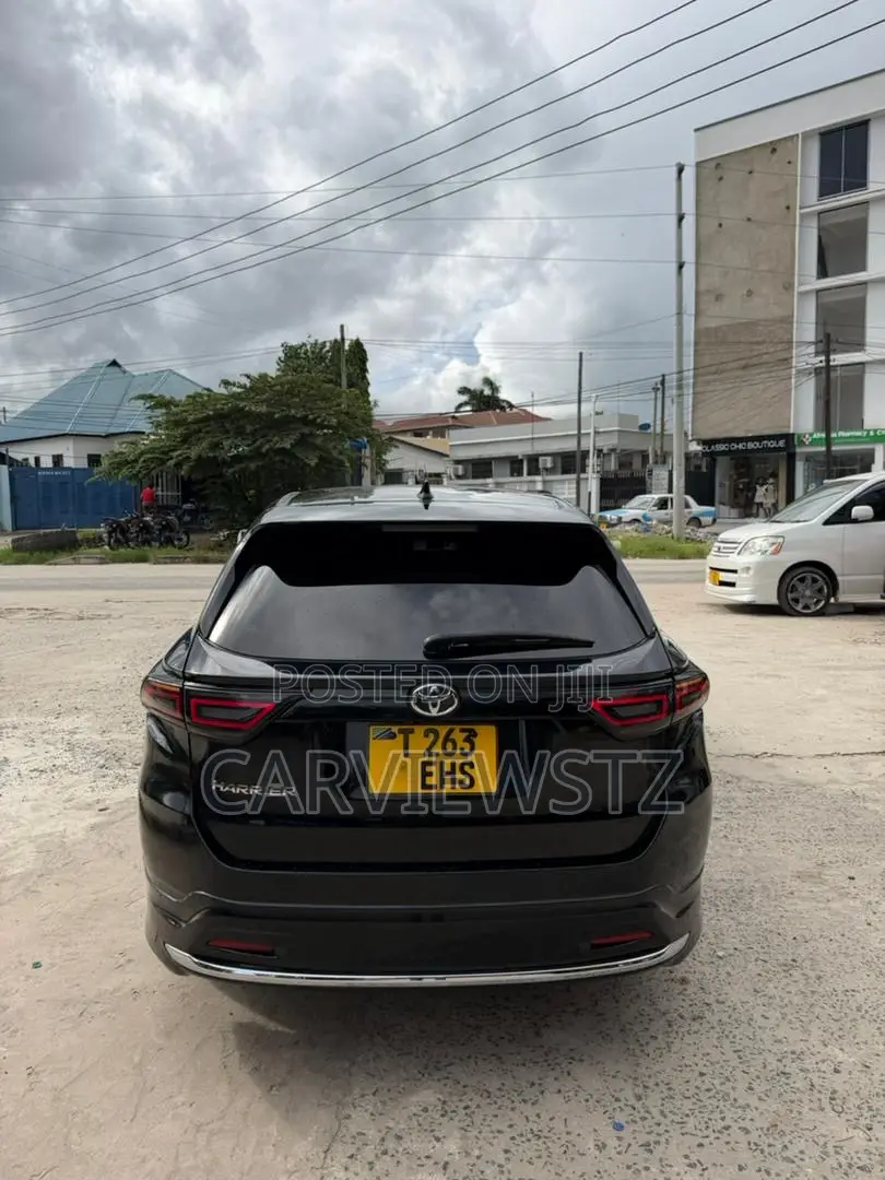 Toyota Harrier 2.0 2015 Black