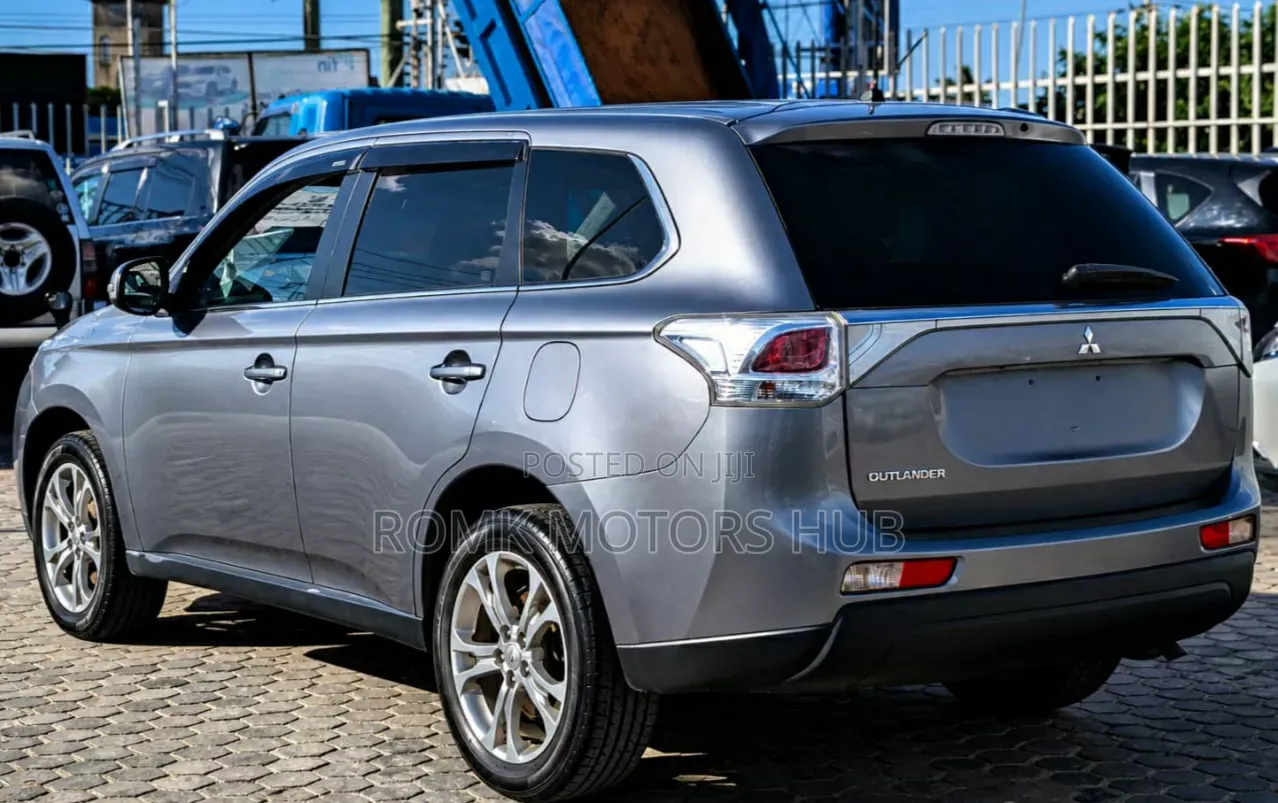 Mitsubishi Outlander 2.0 PHEV AWD 2014 Silver