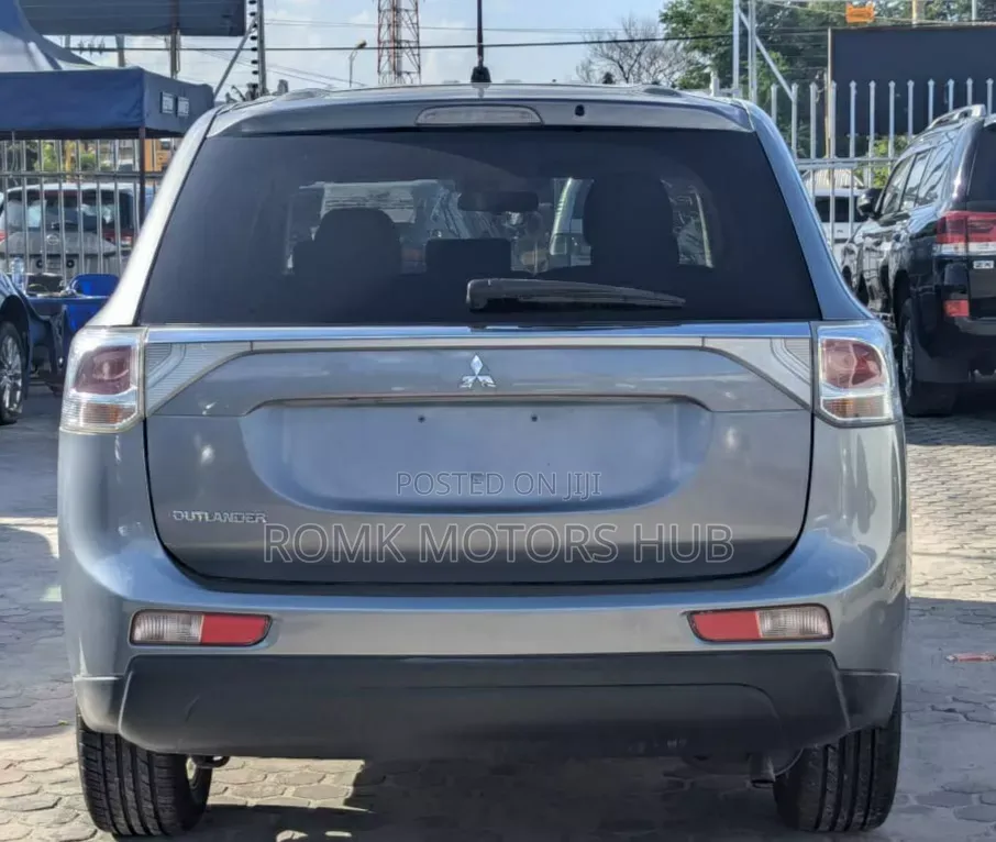 Mitsubishi Outlander 2.0 PHEV AWD 2014 Silver
