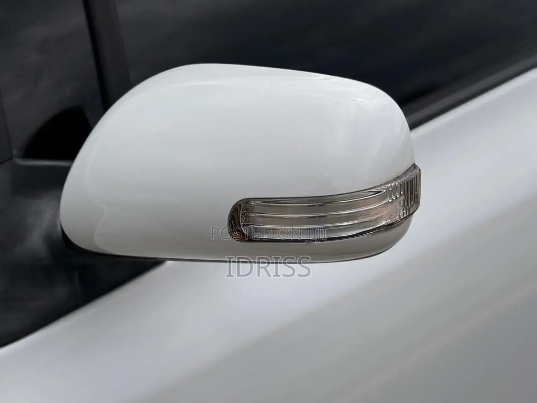 Toyota Vitz 2010 White