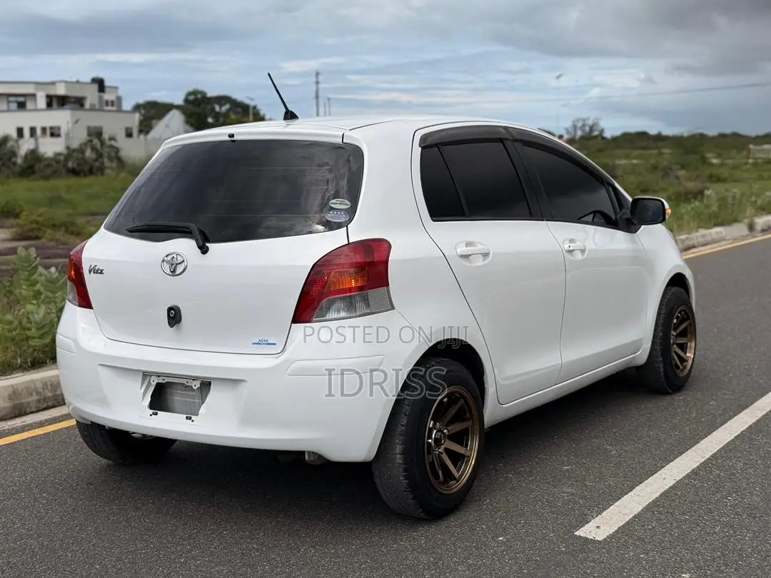 Toyota Vitz 2010 White