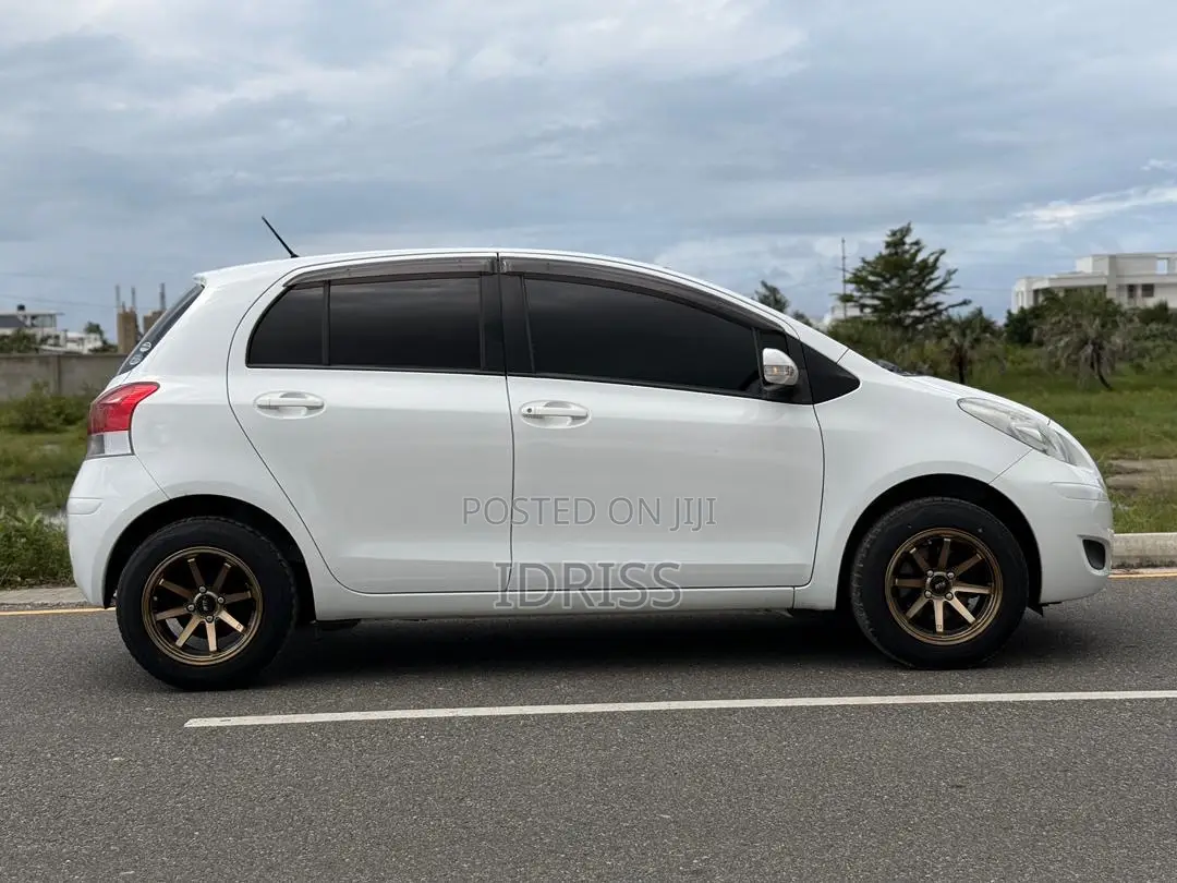 Toyota Vitz 2010 White