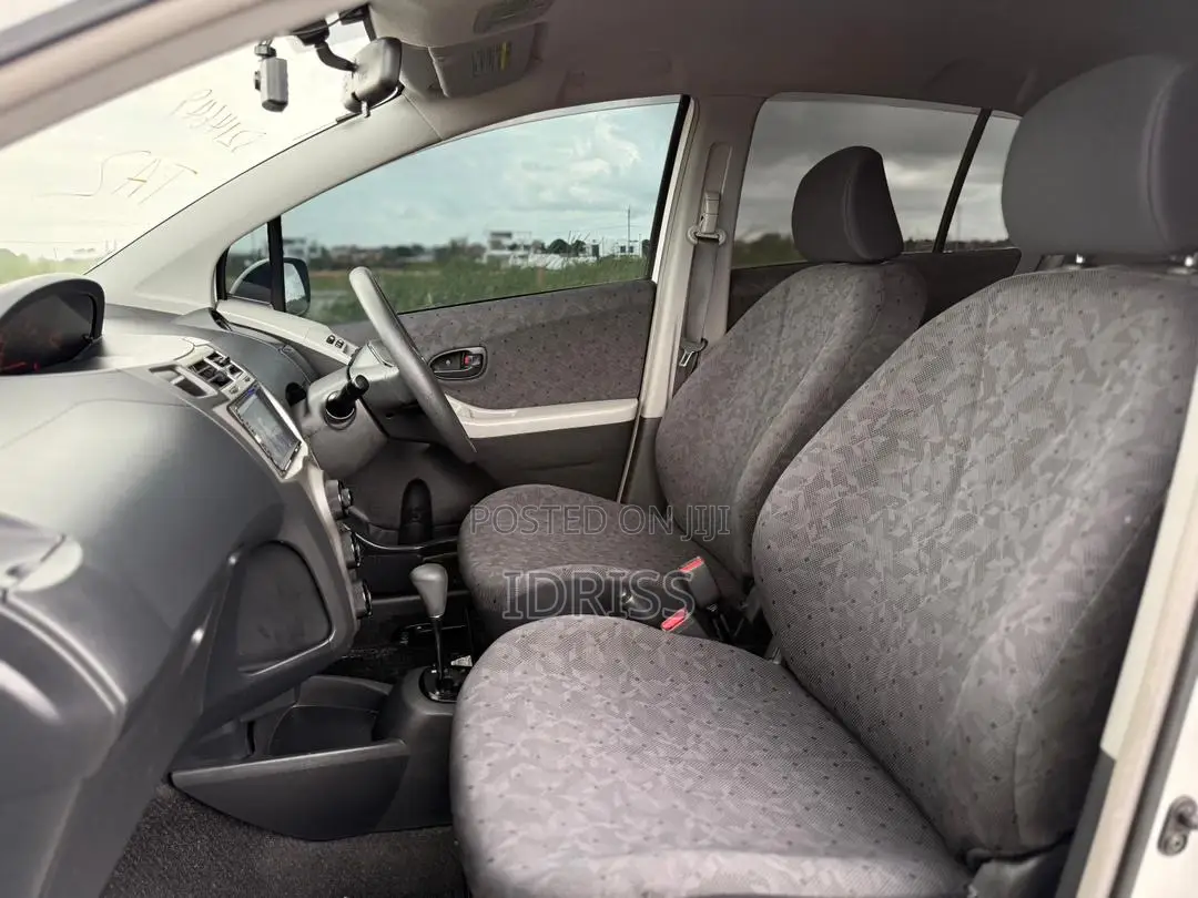 Toyota Vitz 2010 White