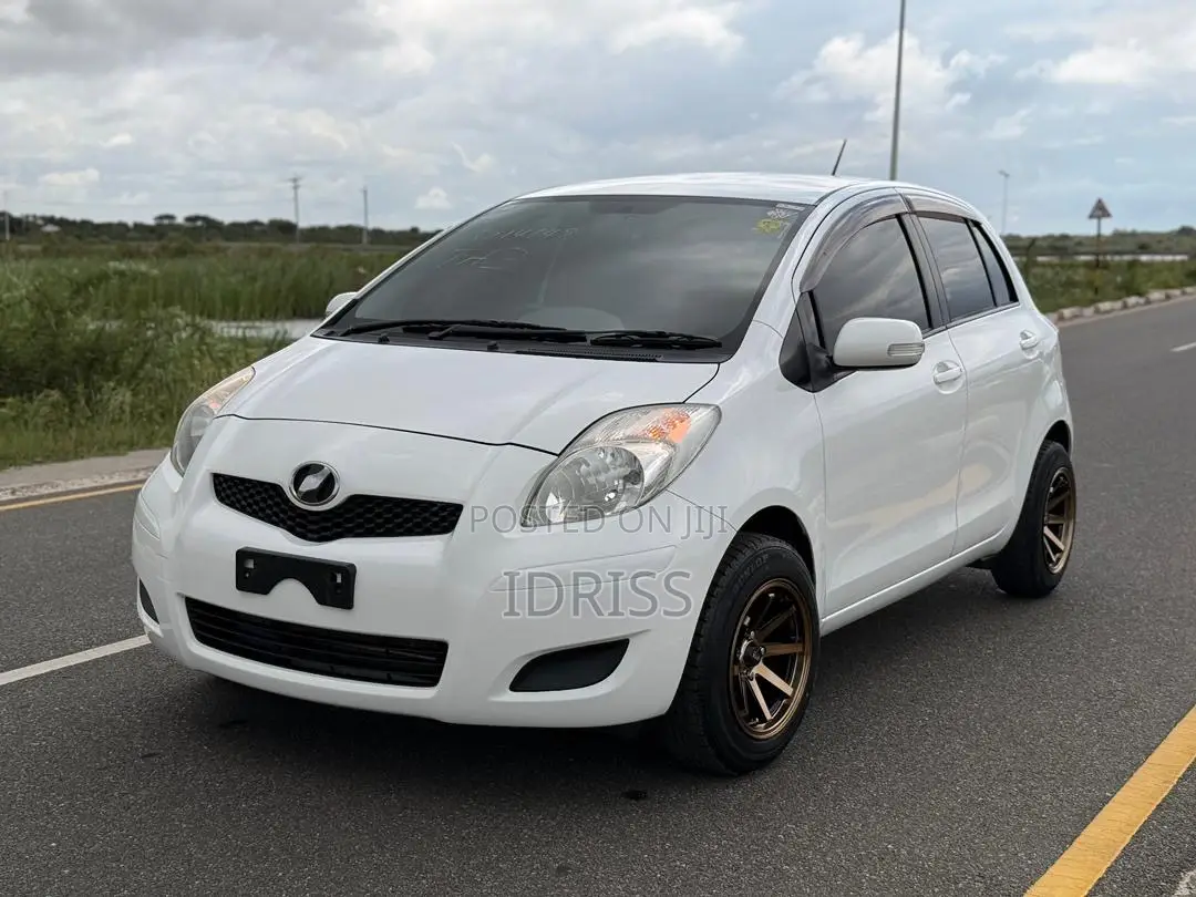 Toyota Vitz 2010 White