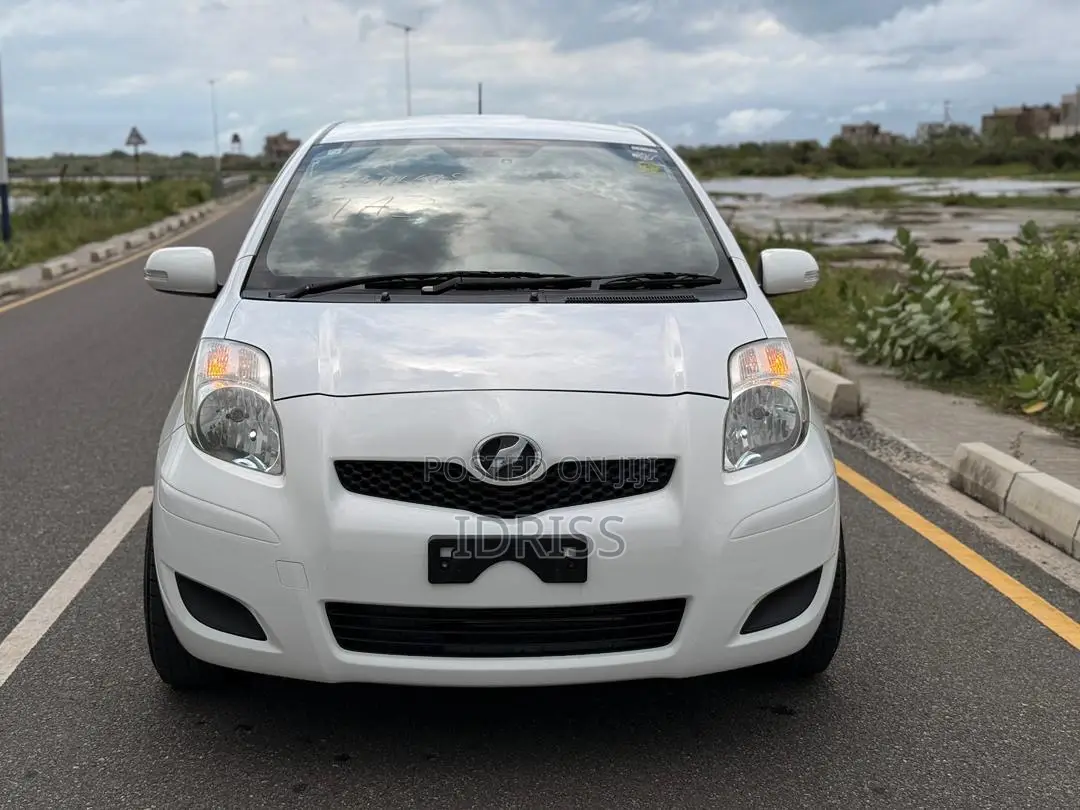 Toyota Vitz 2010 White