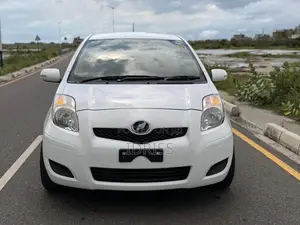 Toyota Vitz 2010 White