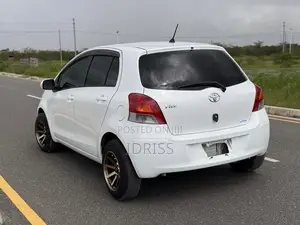 Toyota Vitz 2010 White