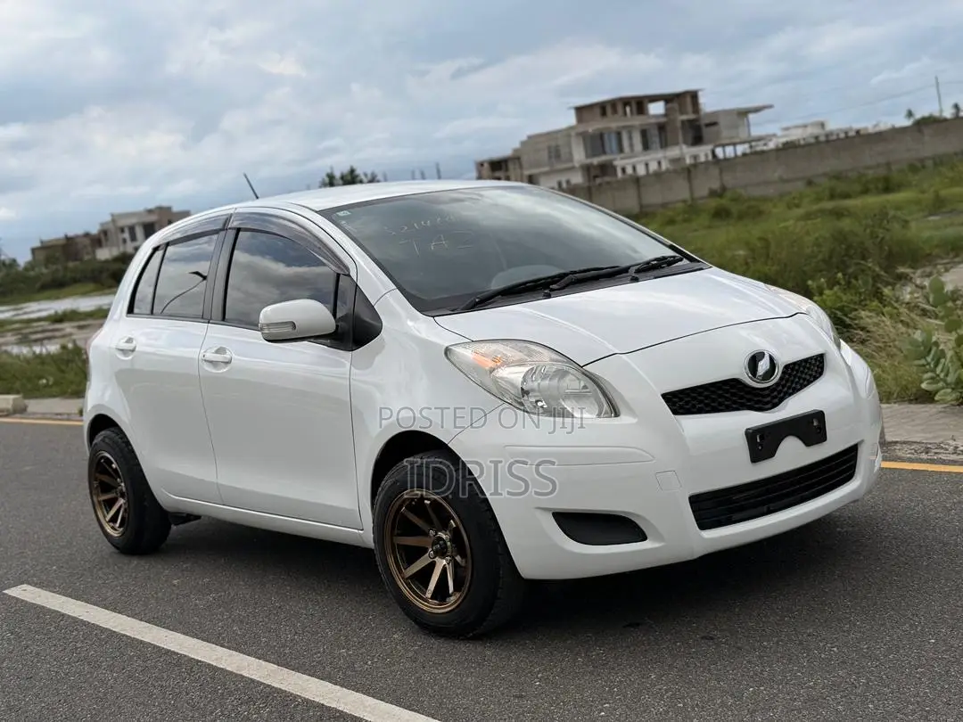 Toyota Vitz 2010 White