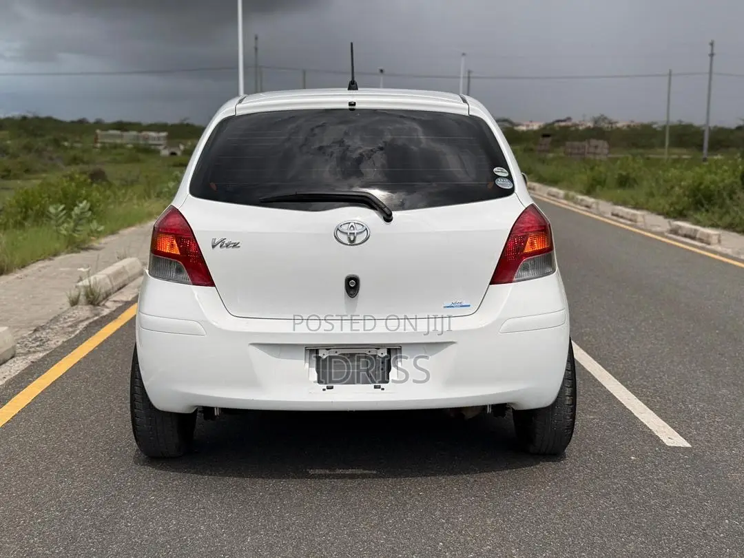 Toyota Vitz 2010 White