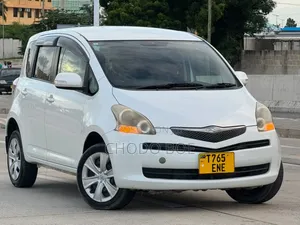 Toyota Ractis 2009 Pearl