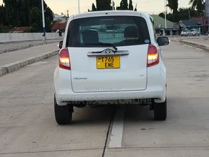 Toyota Ractis 2009 White