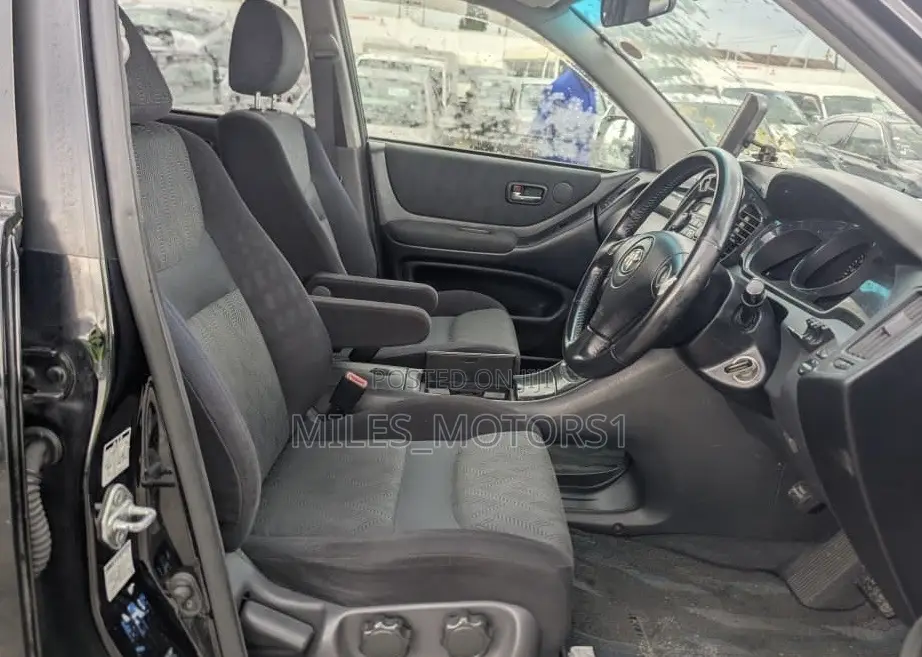 Toyota Kluger 2002 Black