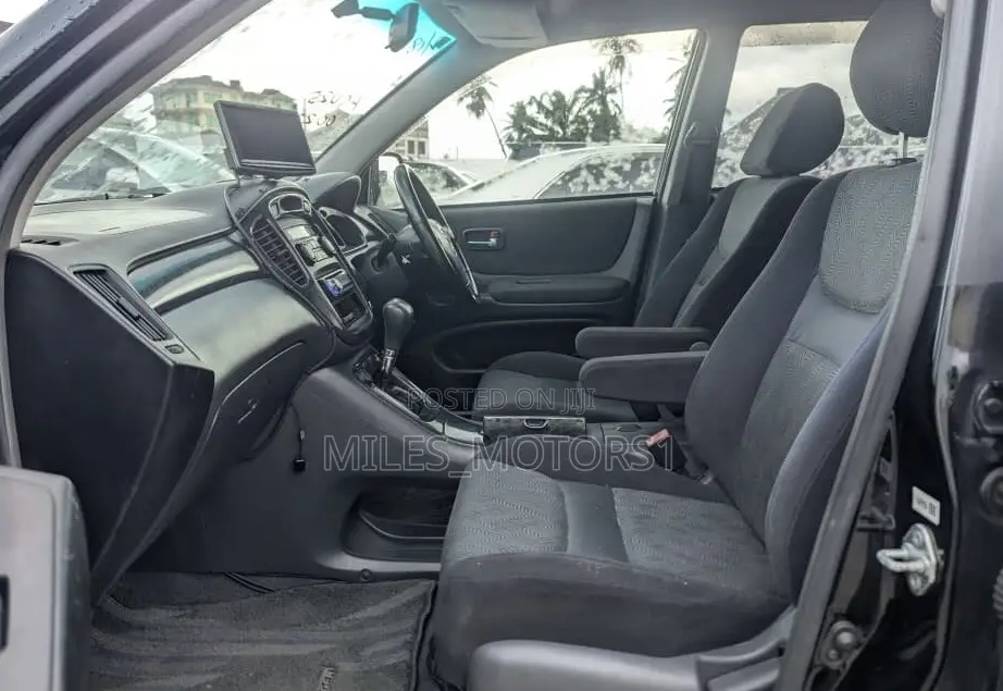Toyota Kluger 2002 Black