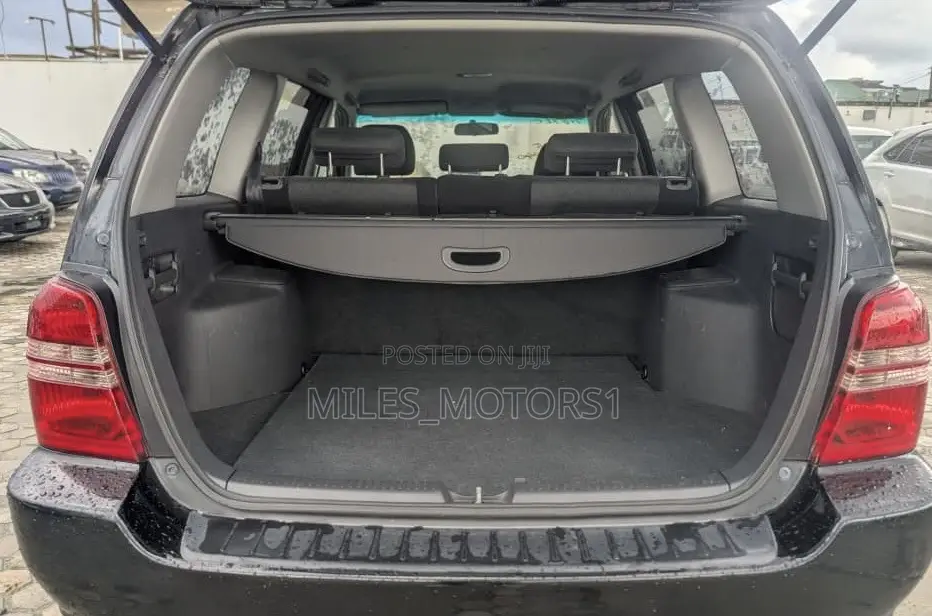 Toyota Kluger 2002 Black