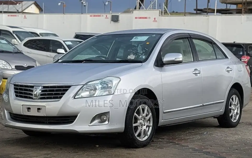 Toyota Premio 2012 Silver