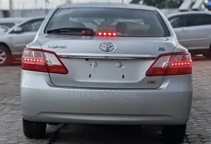 Toyota Premio 2012 Silver