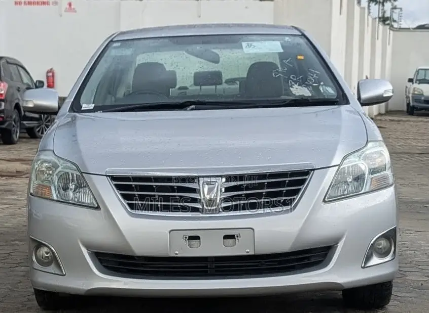 Toyota Premio 2012 Silver