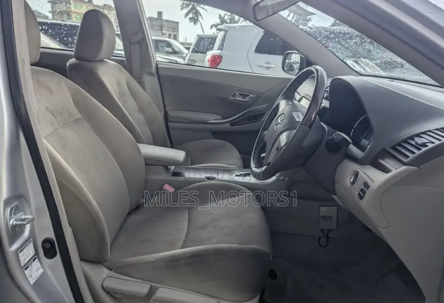 Toyota Premio 2012 Silver