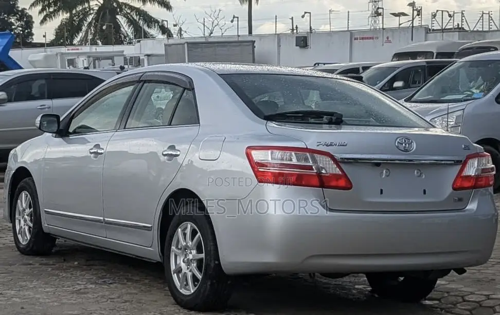 Toyota Premio 2012 Silver