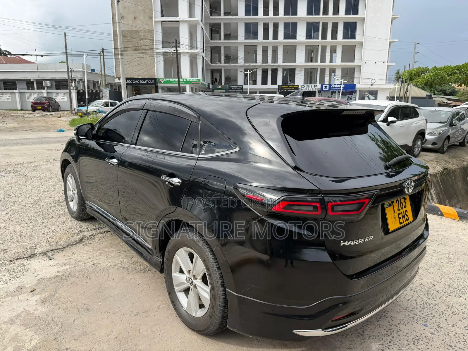 Toyota Harrier 2.0 2015 Black