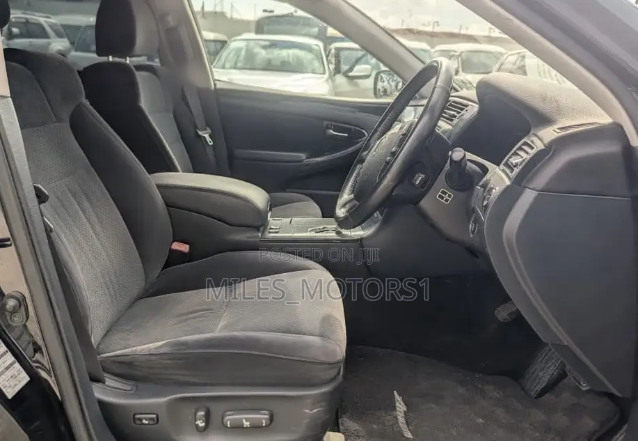 Toyota Crown 2006 Black