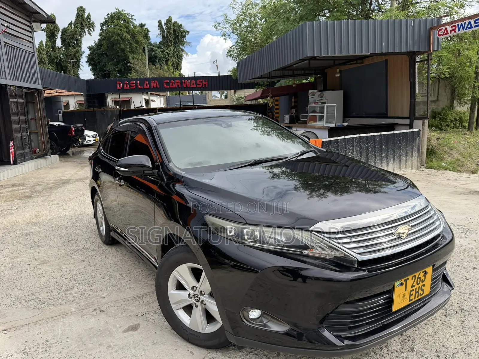 Toyota Harrier 2.0 2015 Black