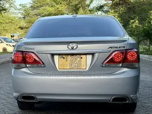 Toyota Crown 2010 Silver