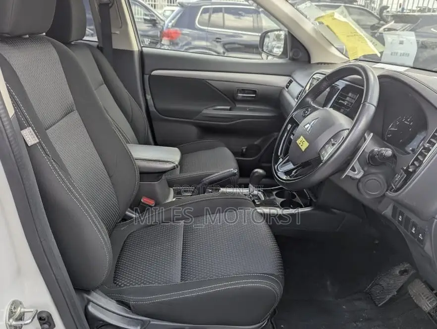 Mitsubishi Outlander 2018 White