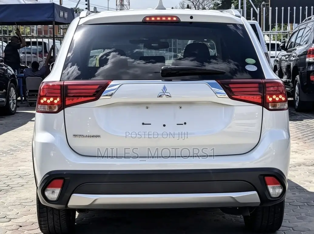 Mitsubishi Outlander 2018 White