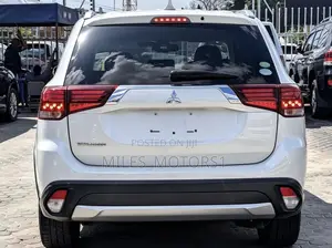 Mitsubishi Outlander 2018 White