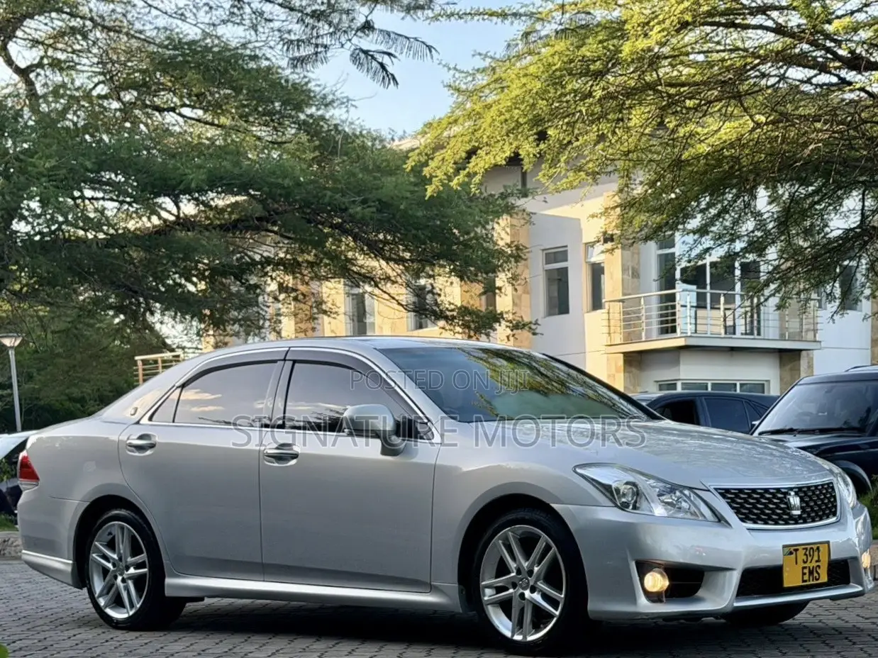 Toyota Crown 2010 Silver