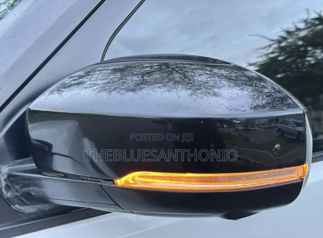Land Rover Discovery 2015 White
