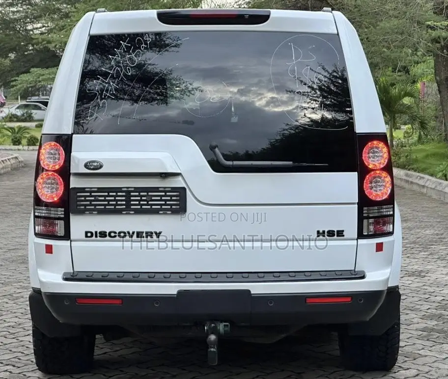 Land Rover Discovery 2015 White