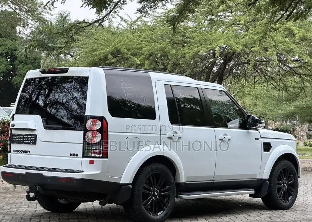 Land Rover Discovery 2015 White