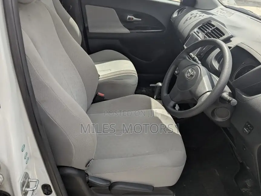 Toyota IST 2008 White