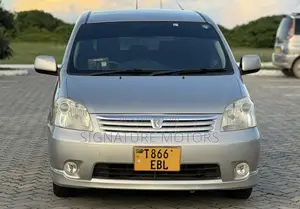 Toyota Raum 1.5 FWD 2004 Silver