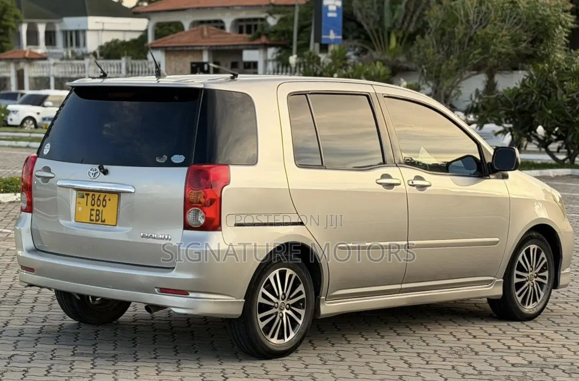 Toyota Raum 1.5 FWD 2004 Silver