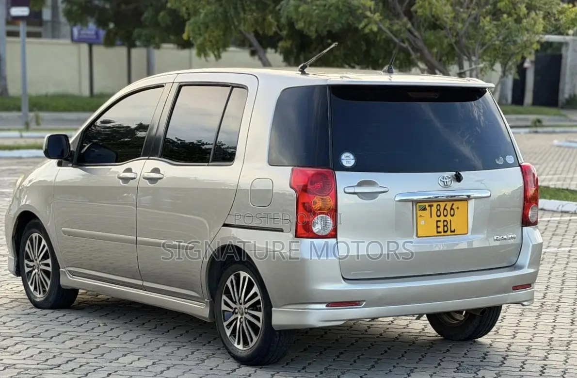 Toyota Raum 1.5 FWD 2004 Silver