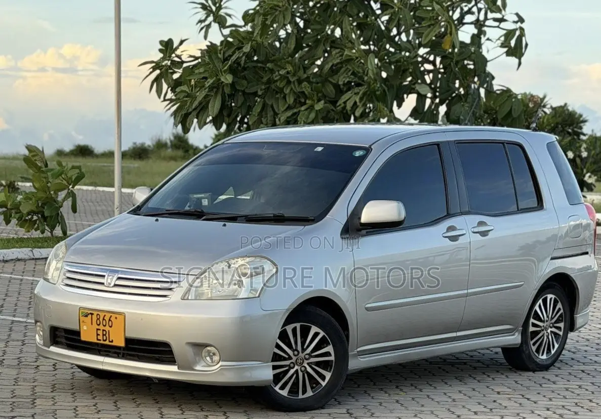 Toyota Raum 1.5 FWD 2004 Silver