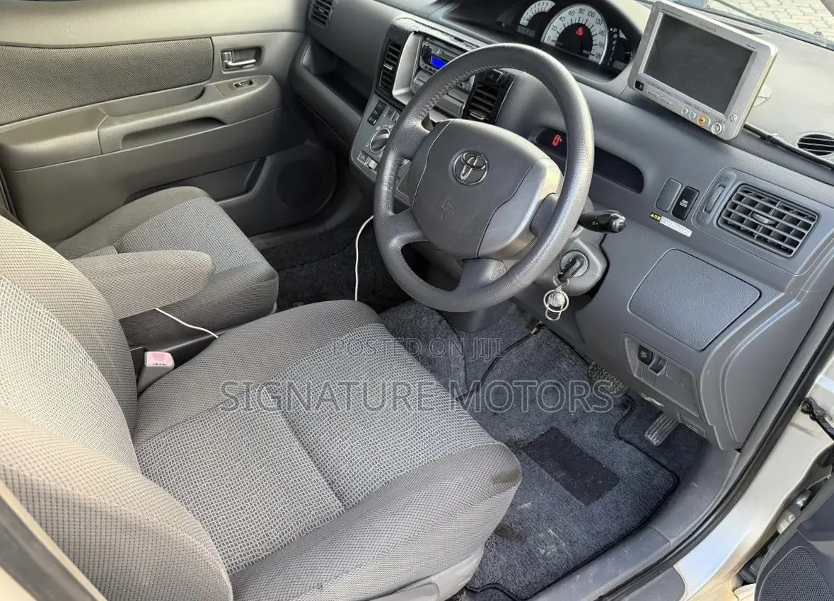 Toyota Raum 1.5 FWD 2004 Silver
